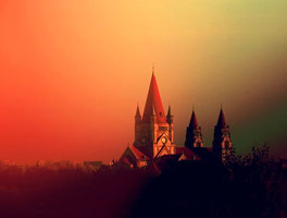 在线轰炸机电话软件